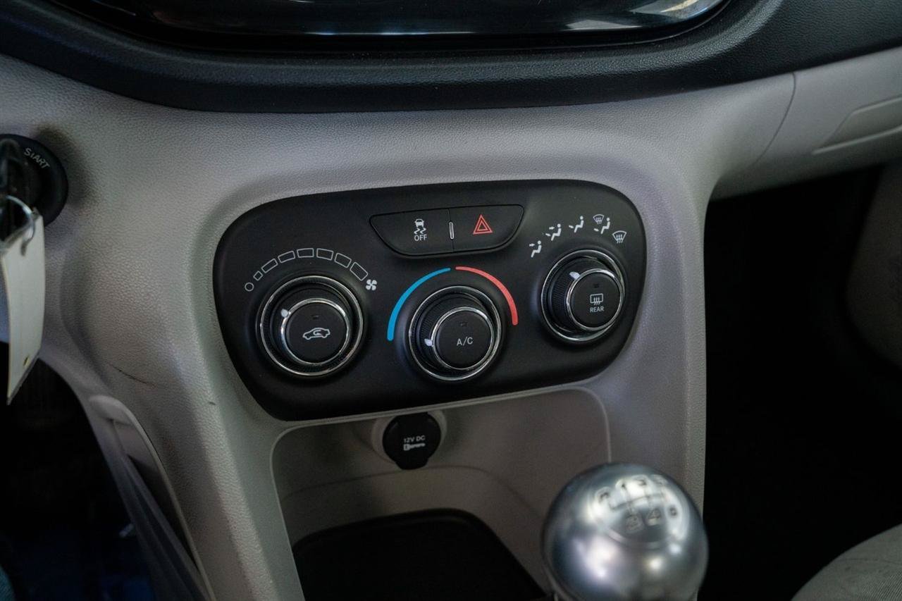 Used 2013 Dodge Dart SXT w/ Popular Equipment Group FWD image 18