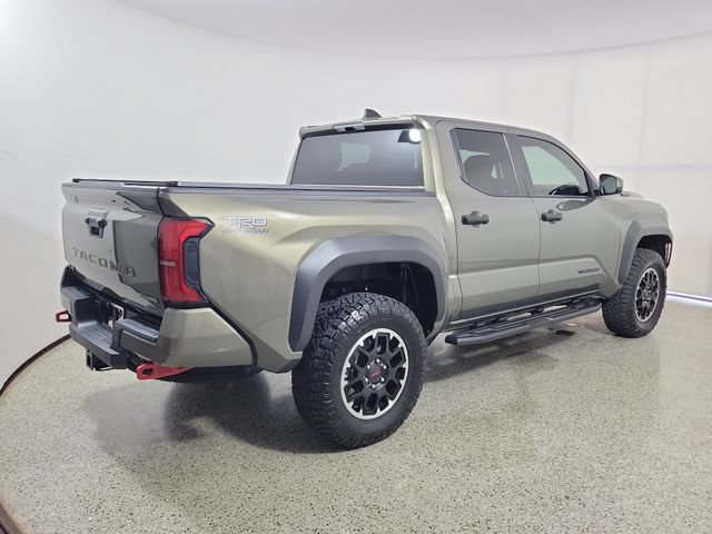 Used 2025 Toyota Tacoma TRD Off-Road AWD/4WD image 5