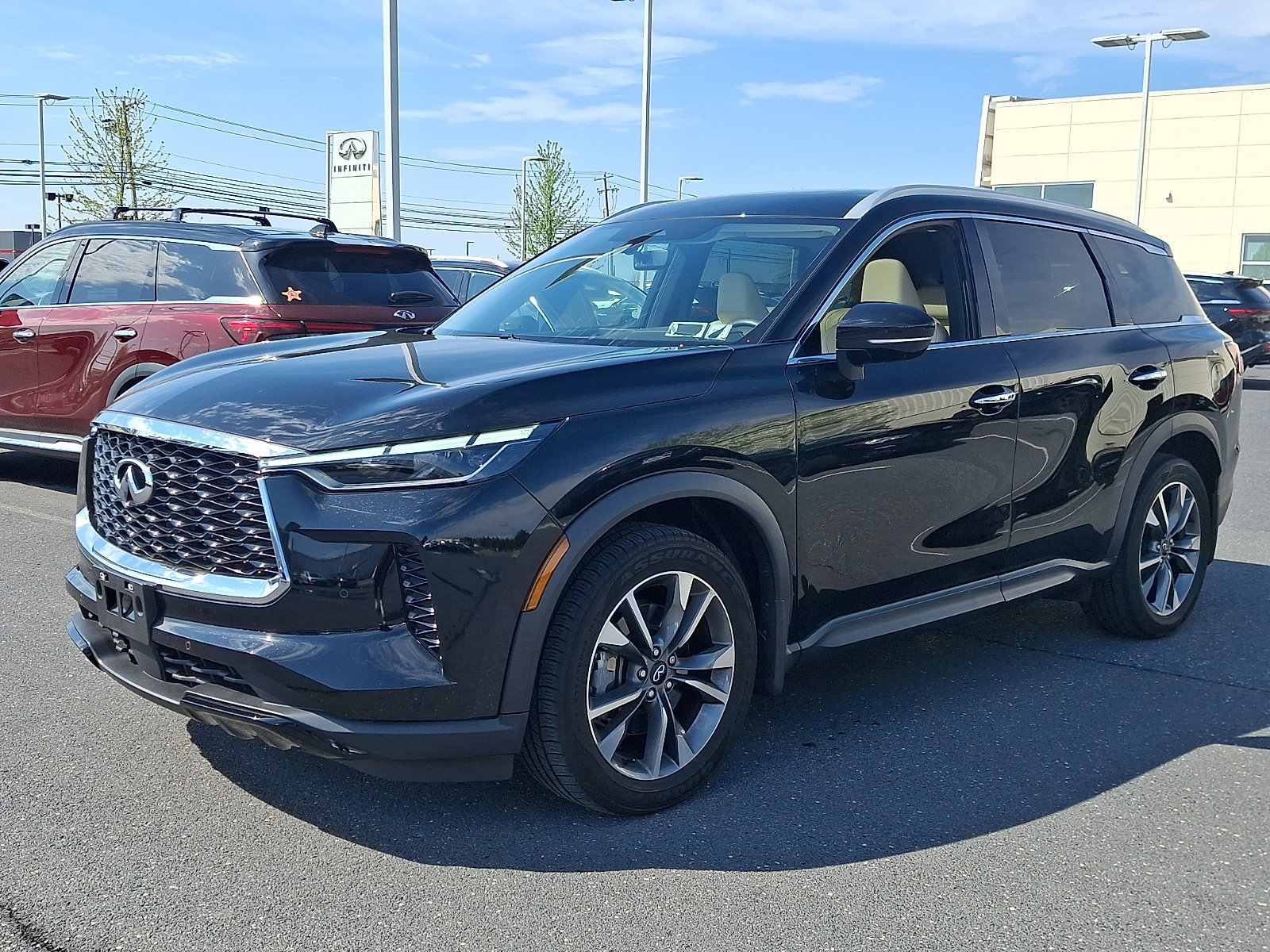 Certified 2023 INFINITI QX60 Luxe w/ Cargo Package image 3