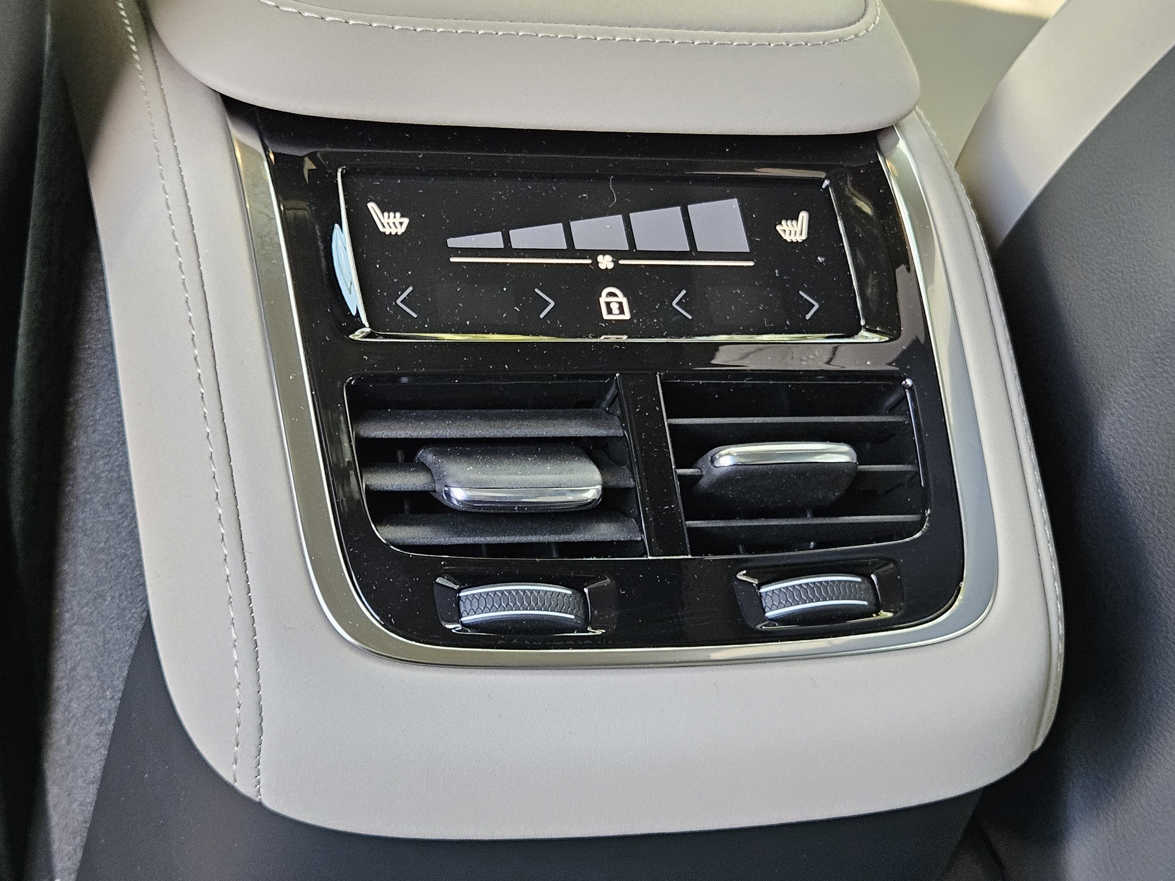 New 2026 Volvo XC90 B6 Plus image 20
