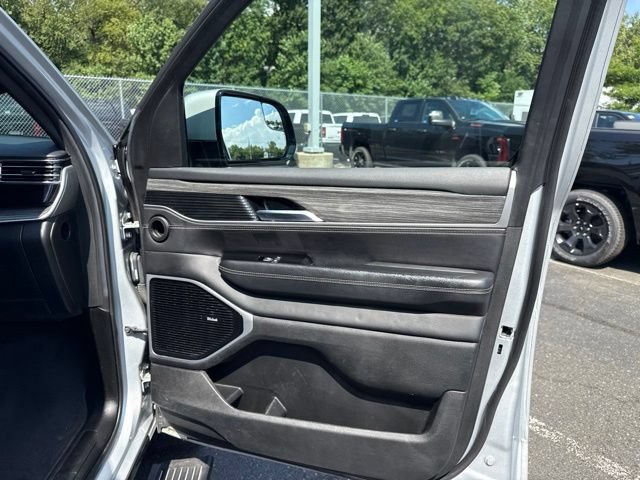 Used 2022 Jeep Wagoneer Series III w/ Premium Group I AWD/4WD image 34