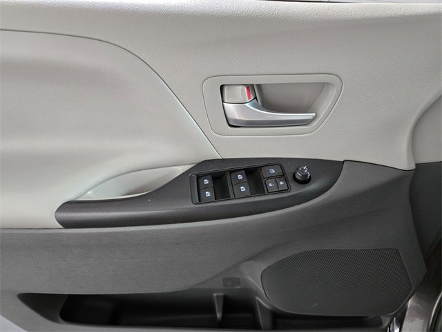 Used 2019 Toyota Sienna LE image 23