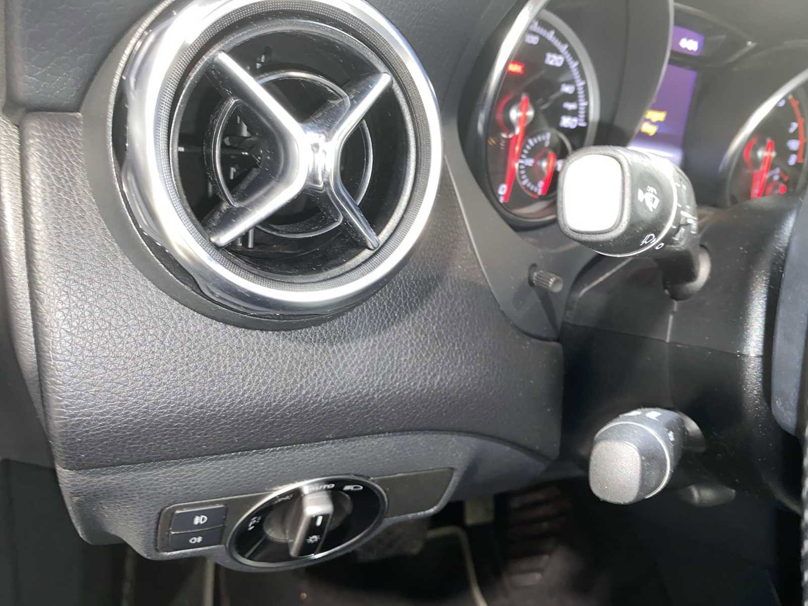 Used 2019 Mercedes-Benz GLA 250 4MATIC image 24