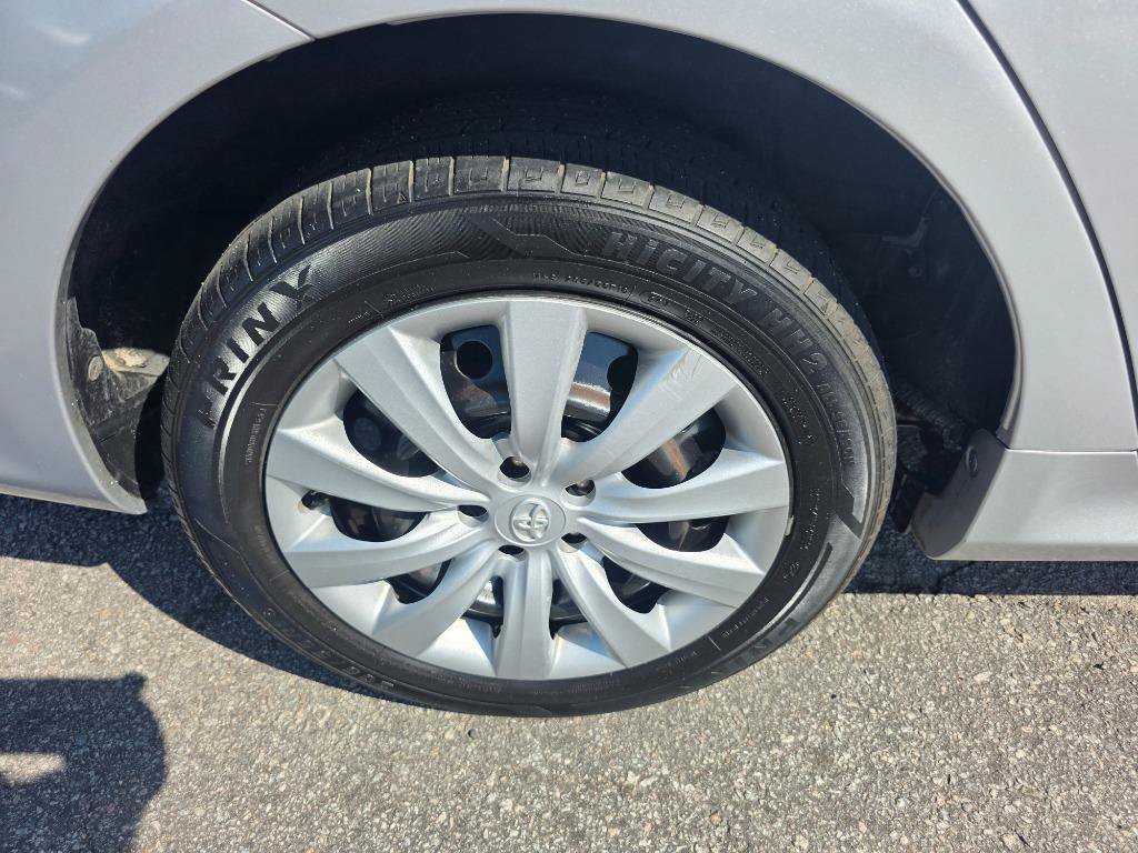 Used 2013 Toyota Corolla LE FWD image 19