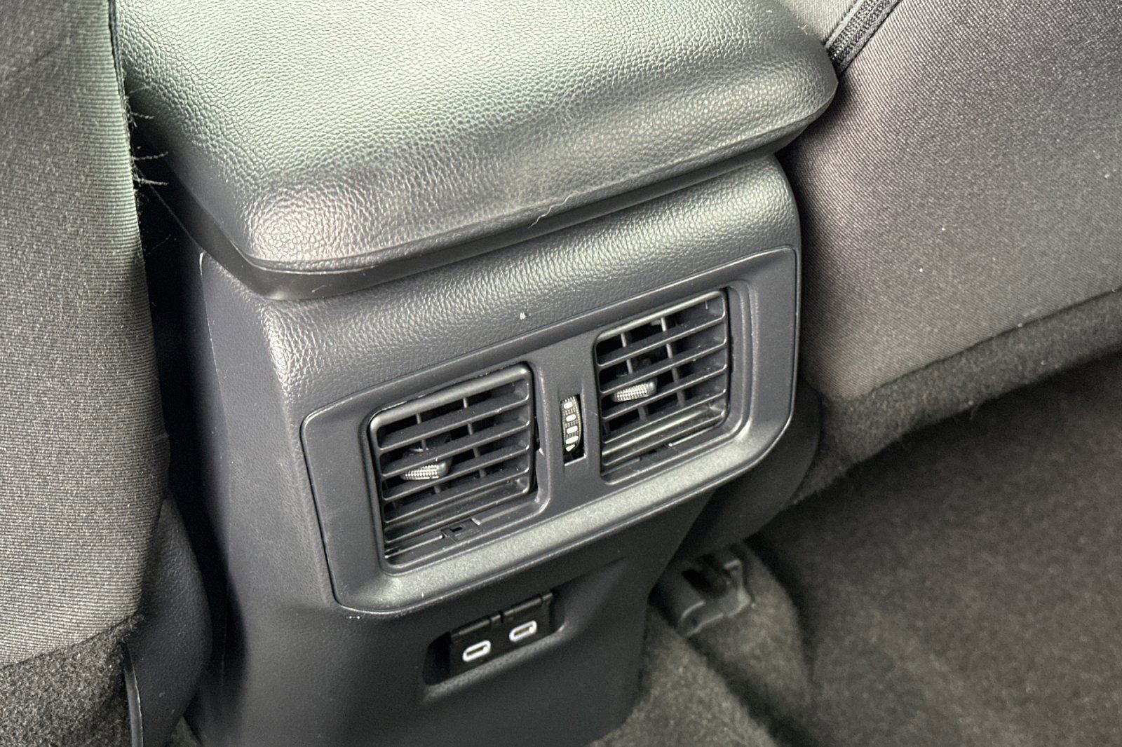 Used 2024 Toyota RAV4 XLE FWD image 15