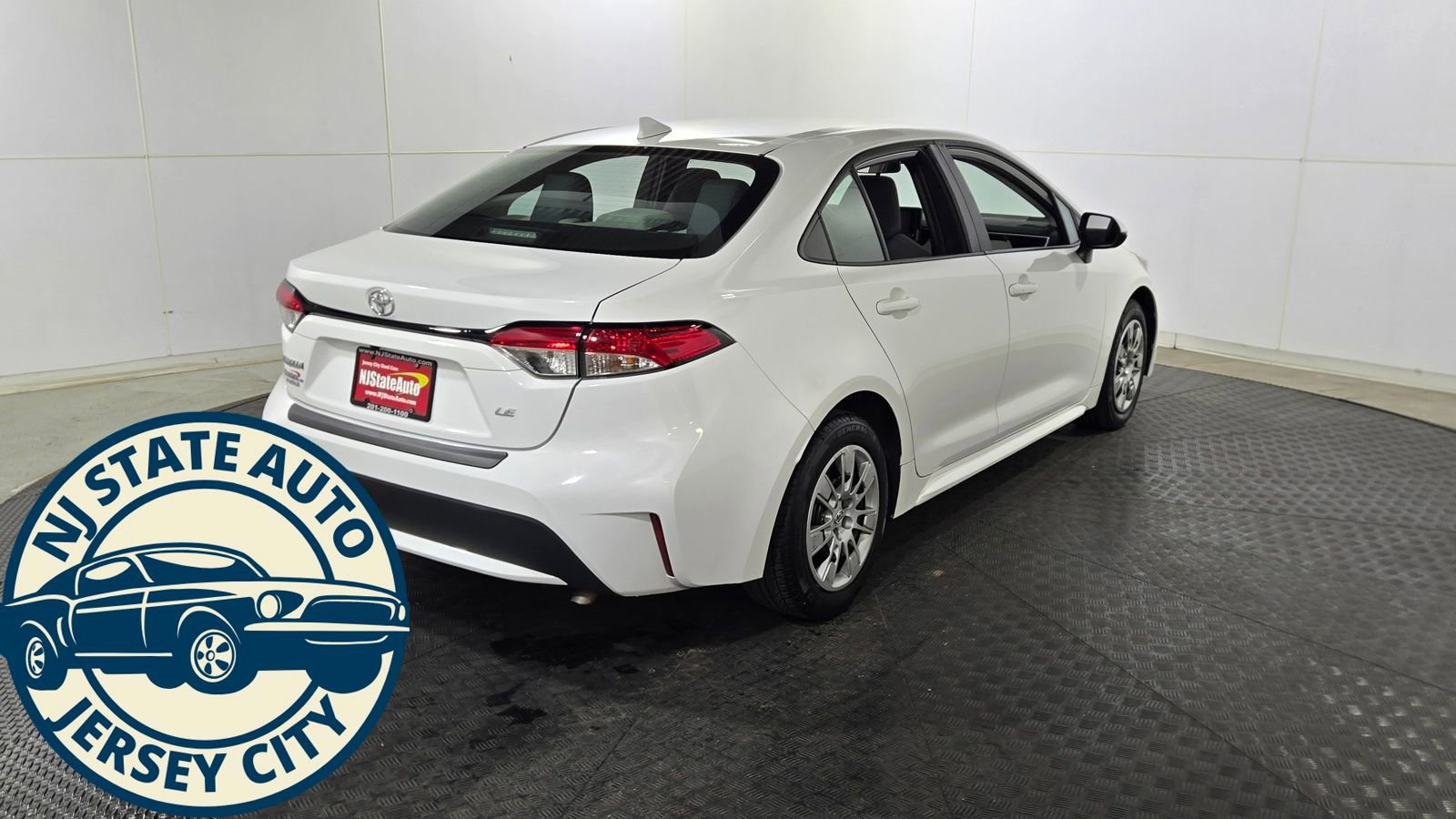 Used 2022 Toyota Corolla LE image 7