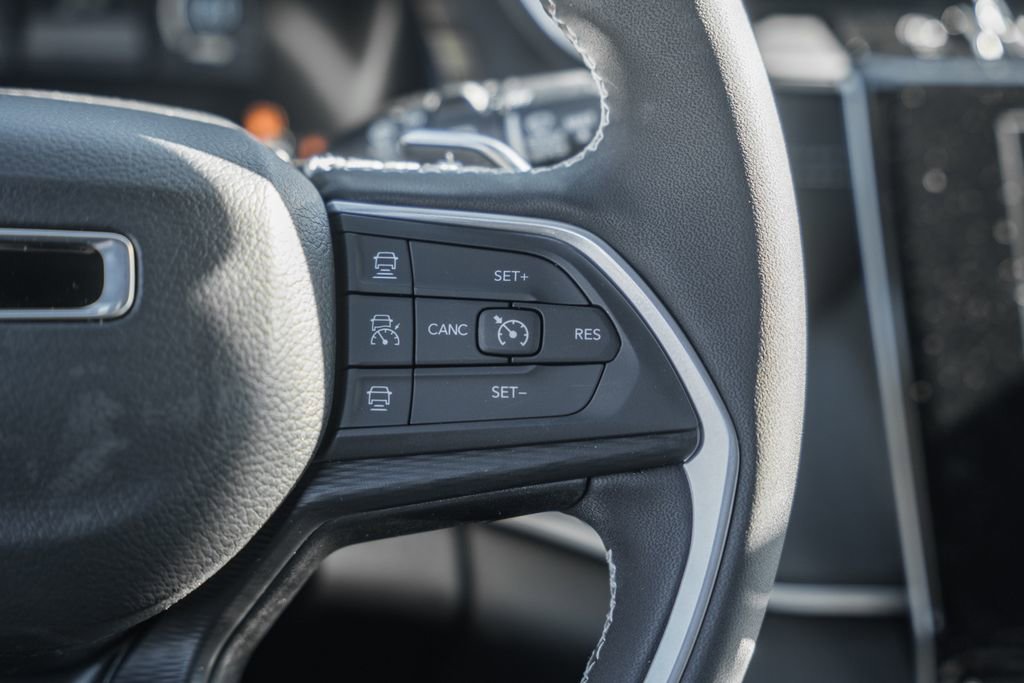 New 2025 Jeep Grand Cherokee Laredo X w/ Luxury Tech Group I image 28