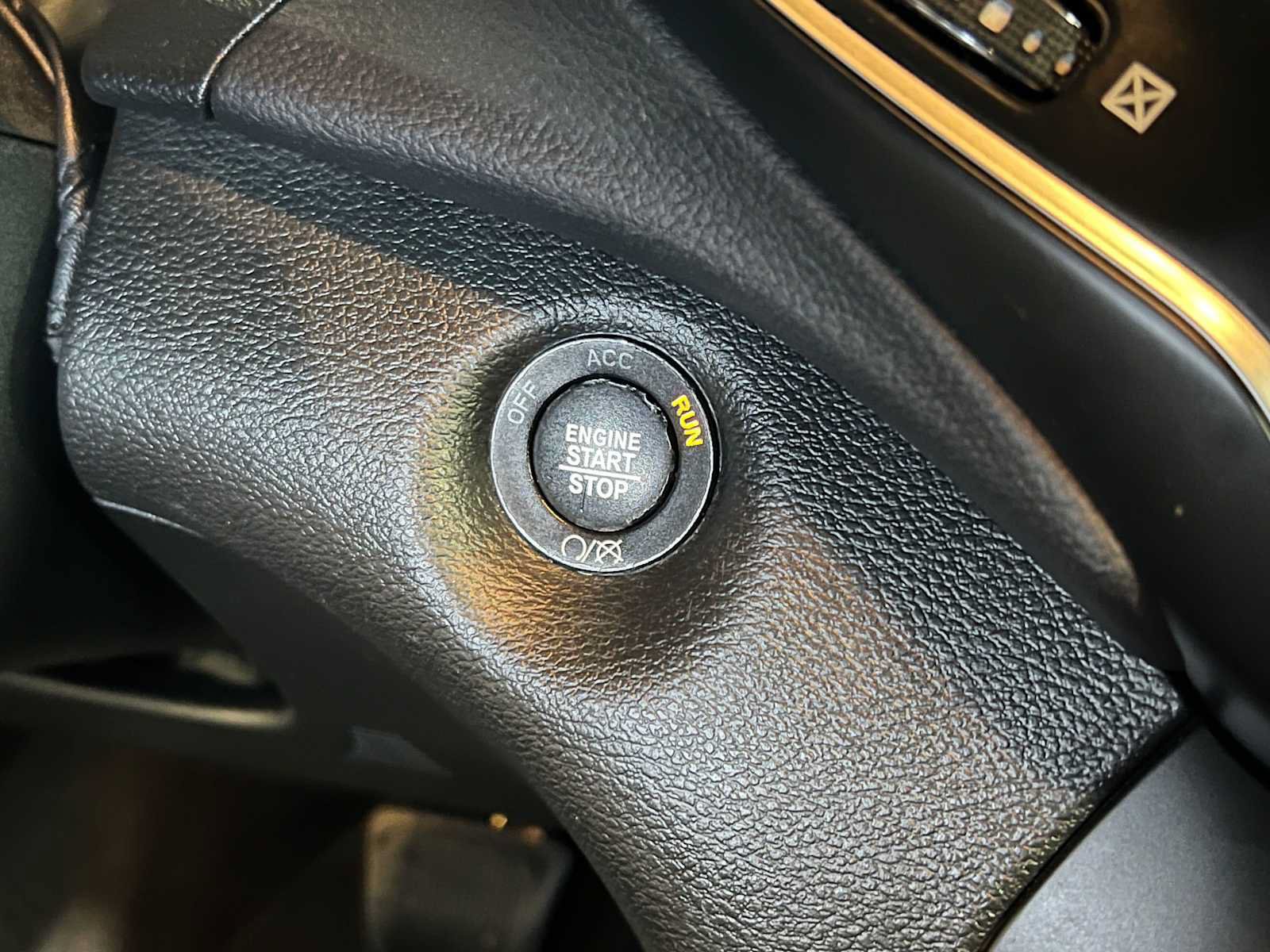 Used 2019 Jeep Cherokee Latitude Plus FWD image 30