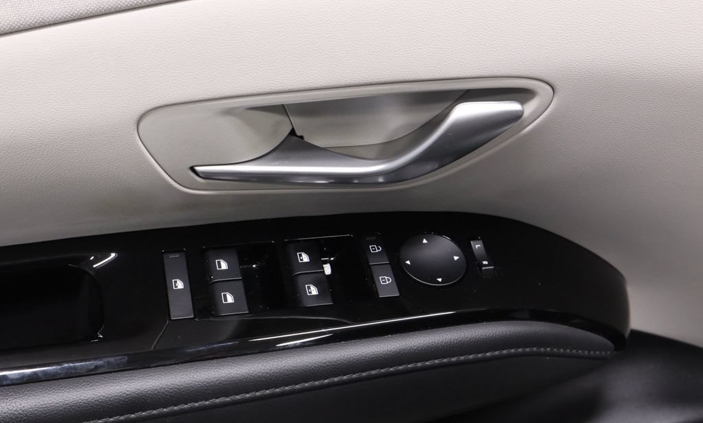 Certified 2025 Hyundai Tucson Limited AWD/4WD image 27