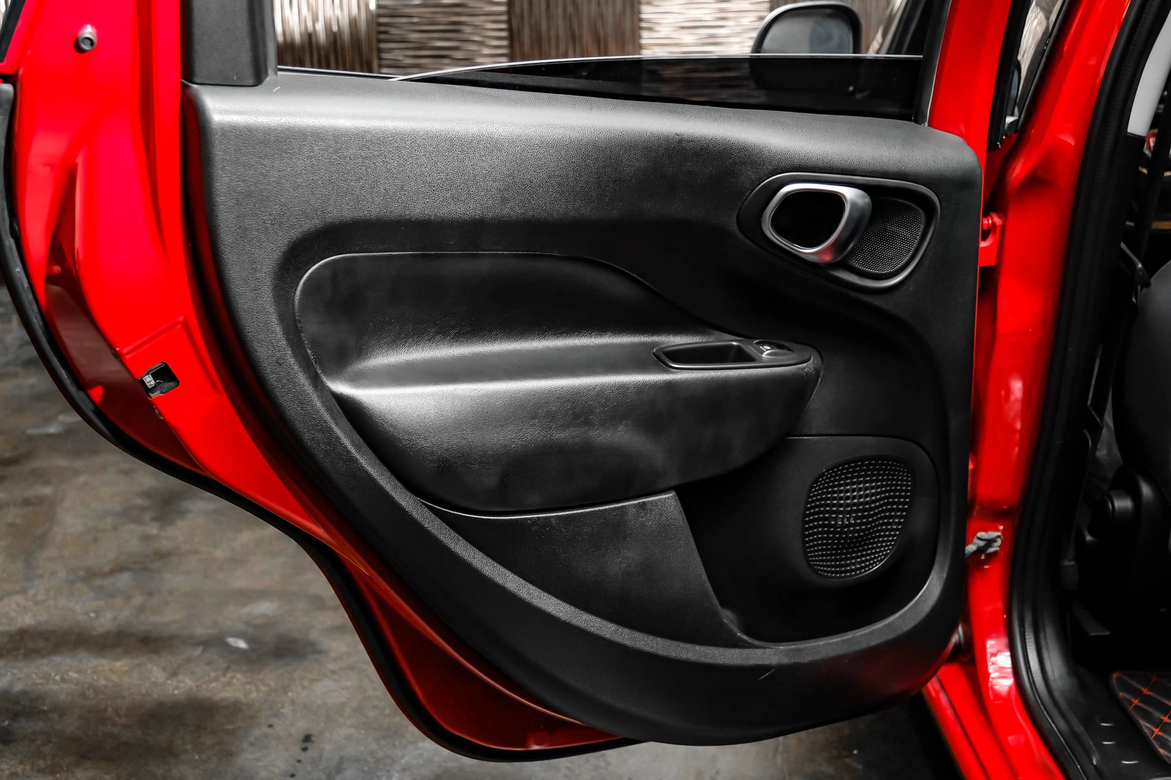 Used 2017 FIAT 500L Lounge w/ Dual-Pane Sunroof Package FWD image 43