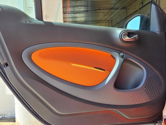 Used 2016 smart fortwo passion RWD image 10