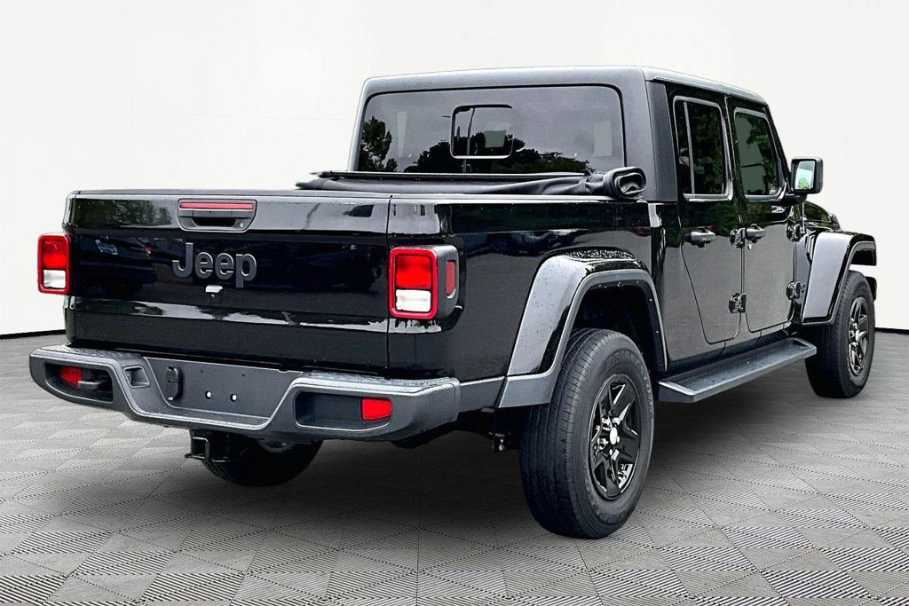 Used 2022 Jeep Gladiator Sport AWD/4WD image 5