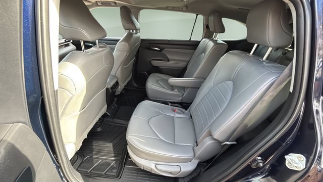 Used 2023 Toyota Highlander XLE FWD image 20