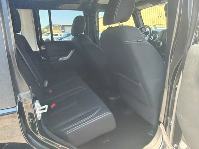 Used 2018 Jeep Wrangler Unlimited Sahara AWD/4WD image 13