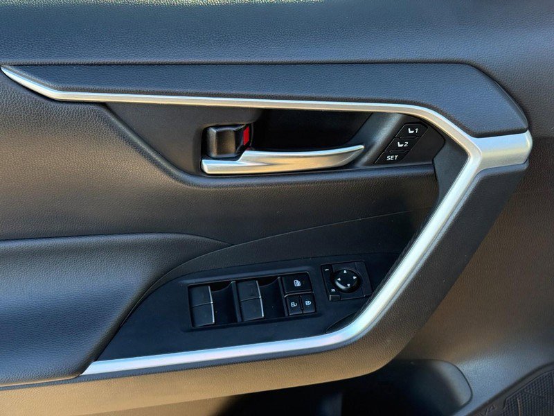 Used 2021 Toyota RAV4 XLE Premium image 18