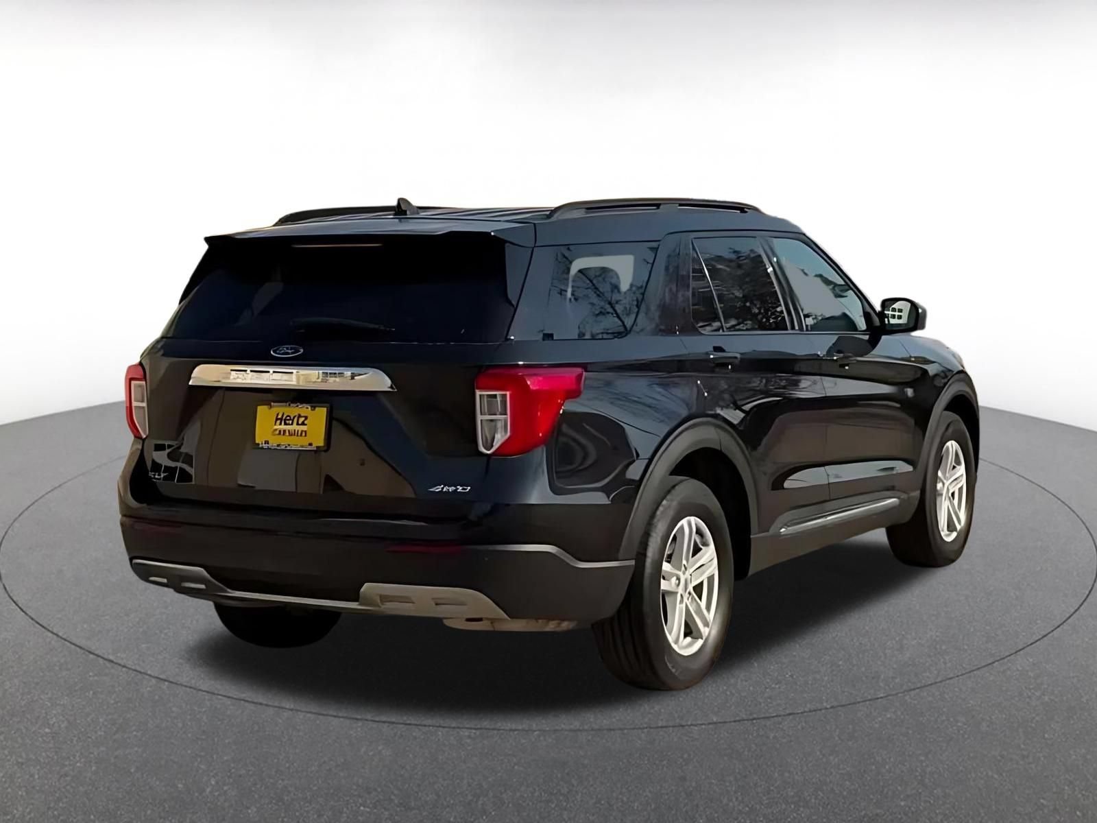 Used 2024 Ford Explorer XLT w/ Equipment Group 202A AWD/4WD image 14
