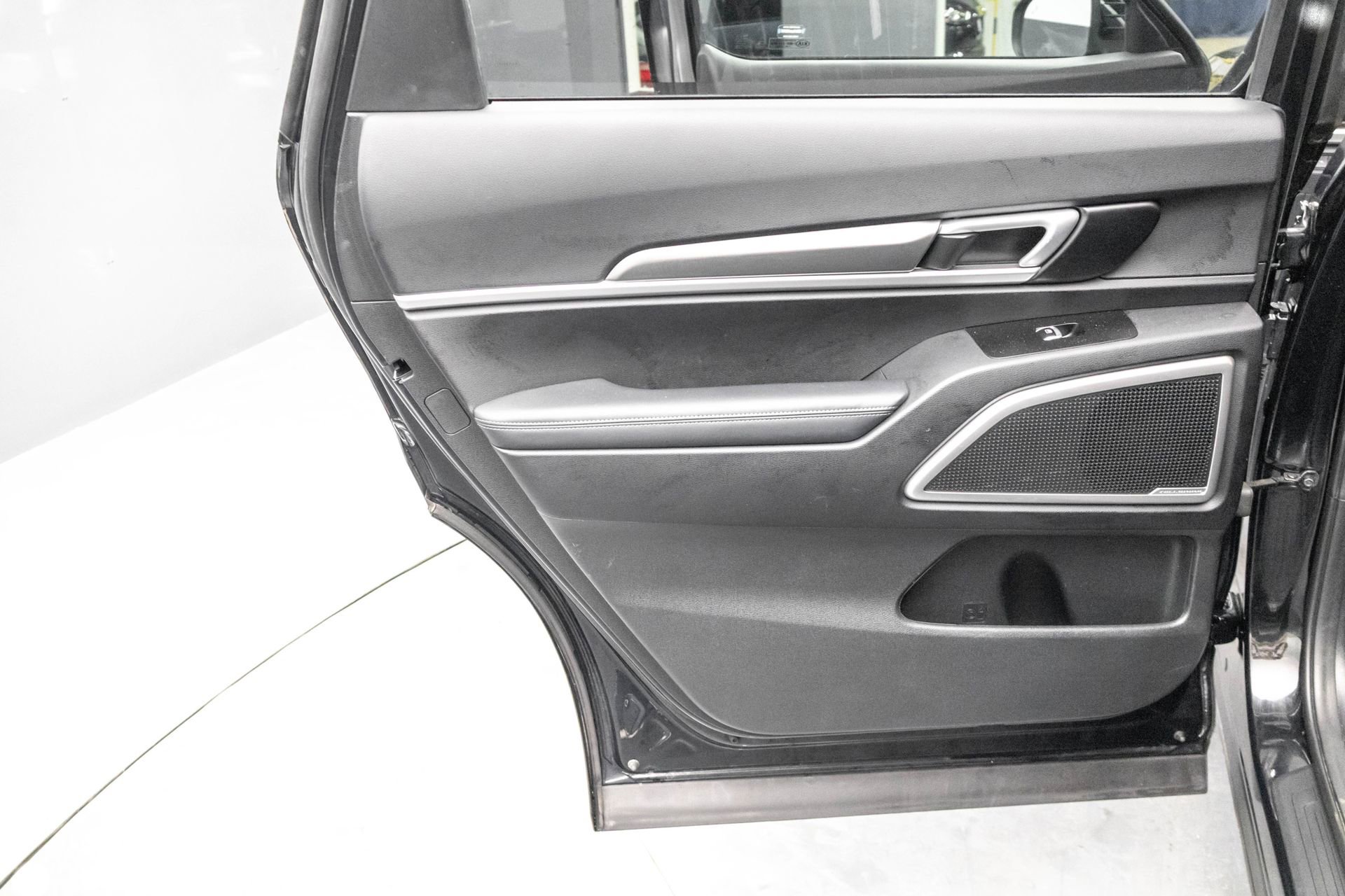 Used 2021 Kia Telluride LX image 32