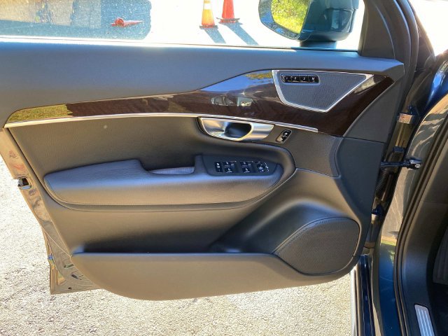 Used 2019 Volvo XC90 T6 Momentum w/ Protection Package Premier AWD/4WD image 12