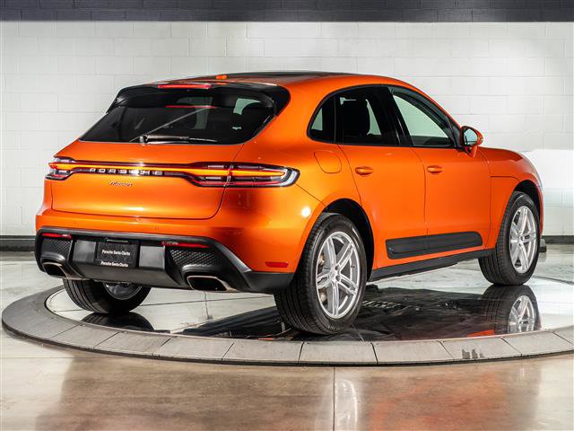 Certified 2025 Porsche Macan image 9