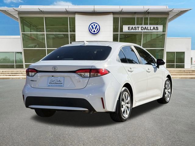 Used 2022 Toyota Corolla LE image 3