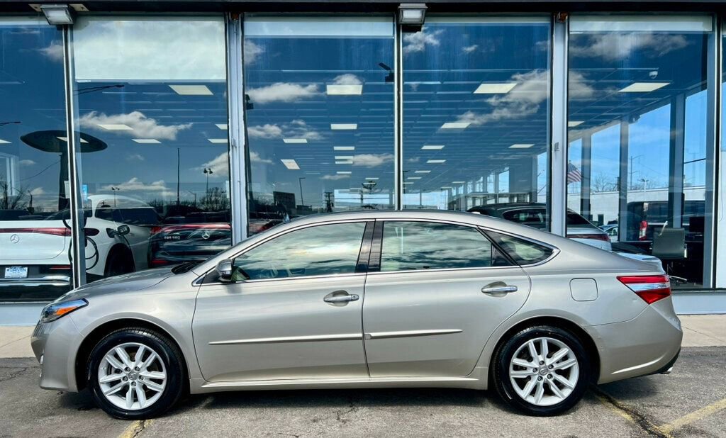 Used 2014 Toyota Avalon XLE Premium image 2