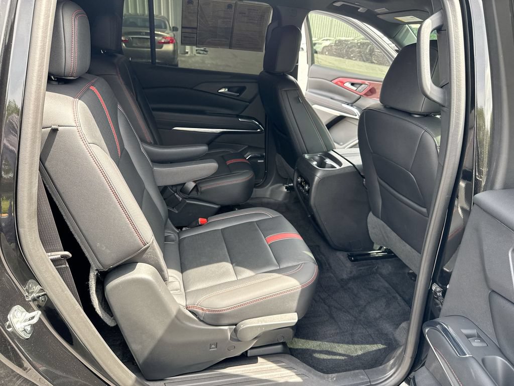 Used 2025 Chevrolet Traverse RS FWD image 29