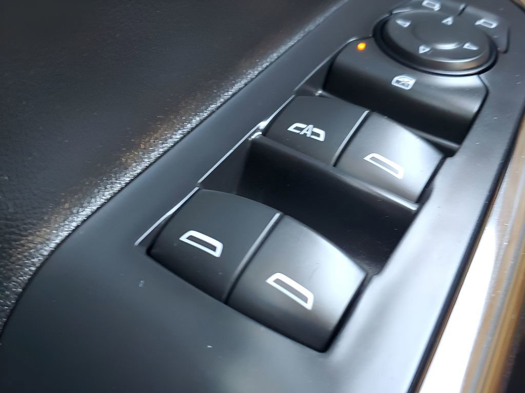 Used 2021 GMC Acadia SLE w/ Driver Convenience Package image 33