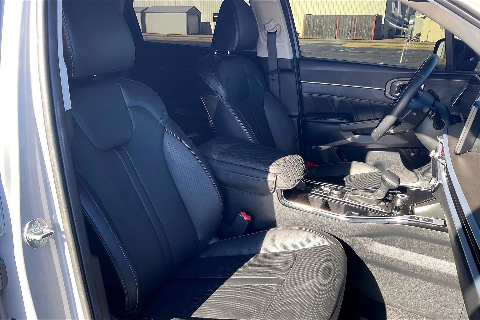 Used 2025 Kia Sorento SX image 8