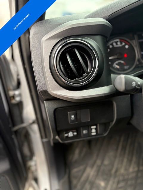 Used 2020 Toyota Tacoma SR5 AWD/4WD image 11