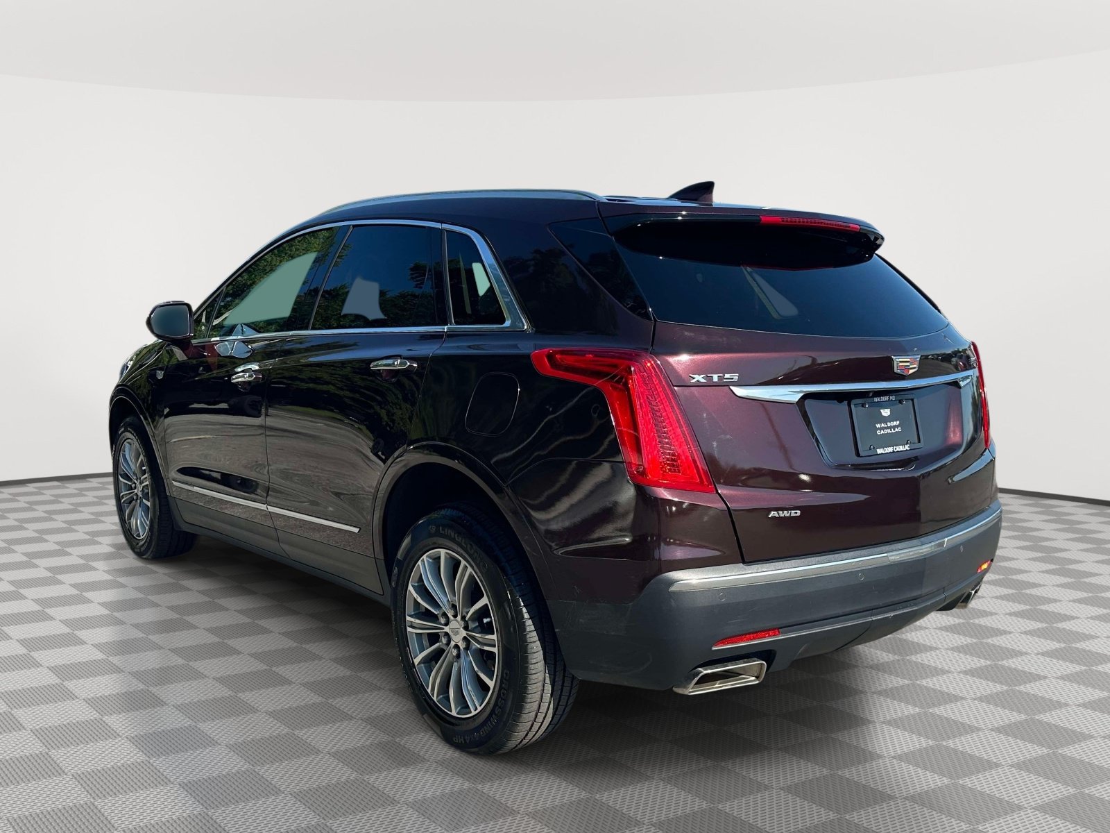 Used 2018 Cadillac XT5 Luxury w/ Driver Awareness Package AWD/4WD image 4