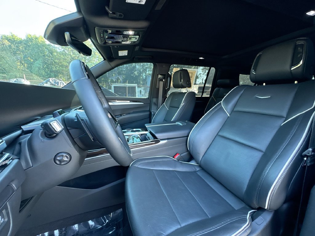 Used 2026 Cadillac Escalade ESV Luxury w/ LPO, Floor Liner Package RWD image 13