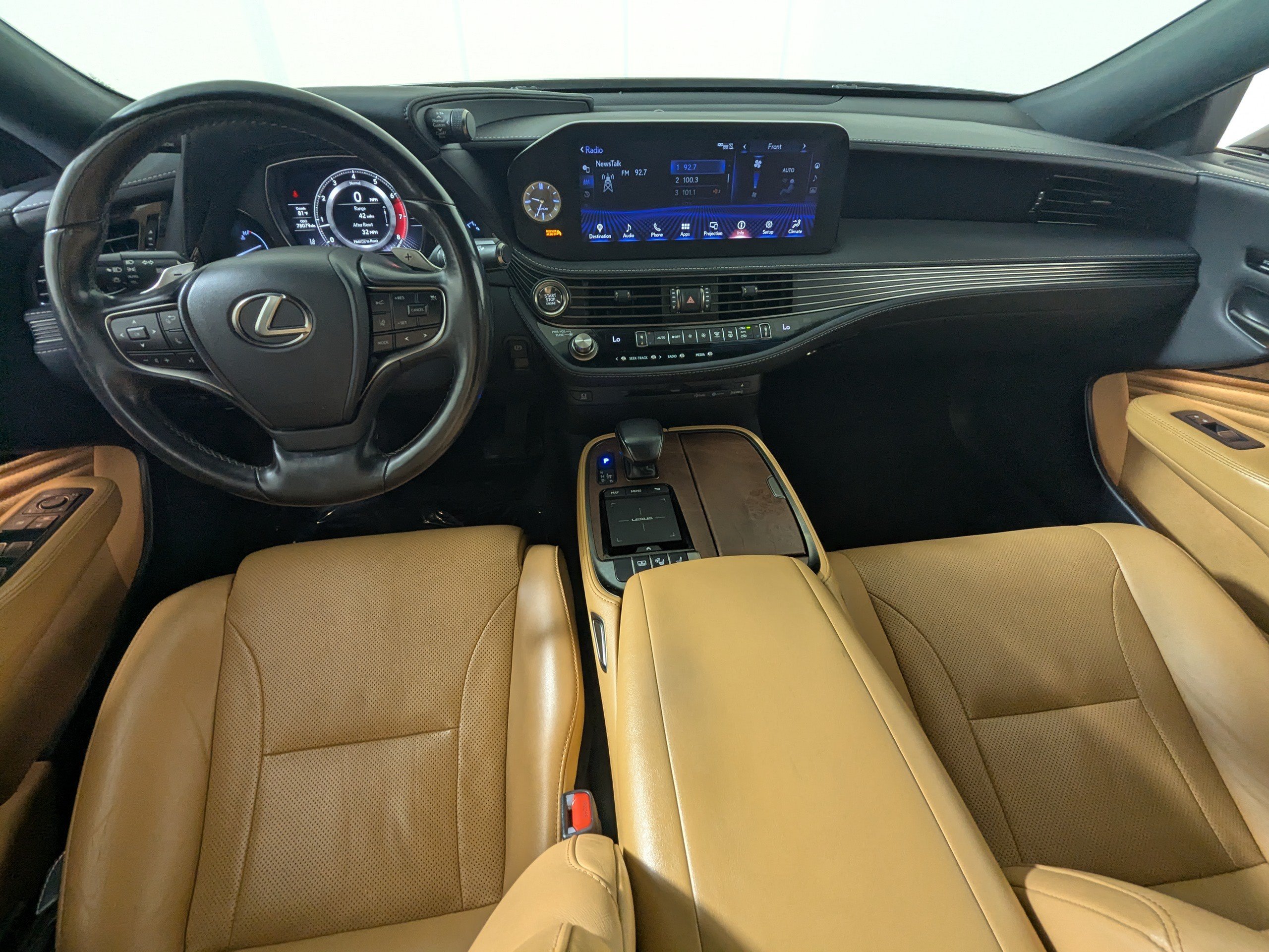 Used 2021 Lexus LS 500 w/ Accessory Package (Z2) RWD image 10