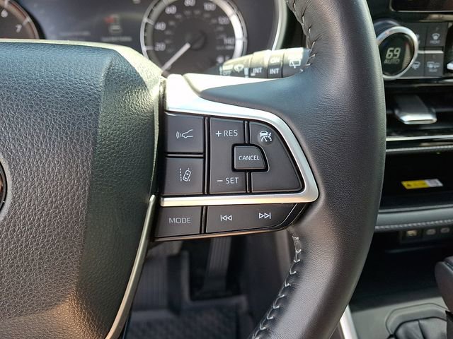 Used 2023 Toyota Highlander XSE image 23
