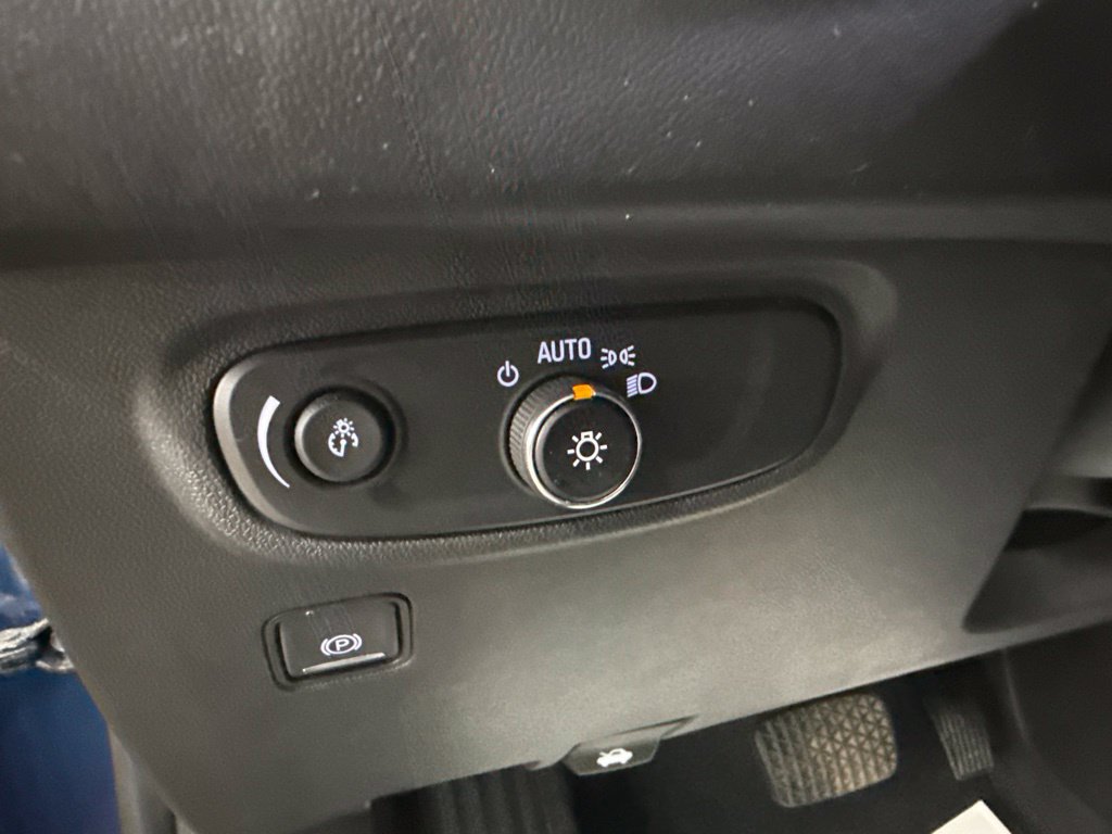 Used 2021 GMC Terrain SLE w/ Driver Convenience Package FWD image 22