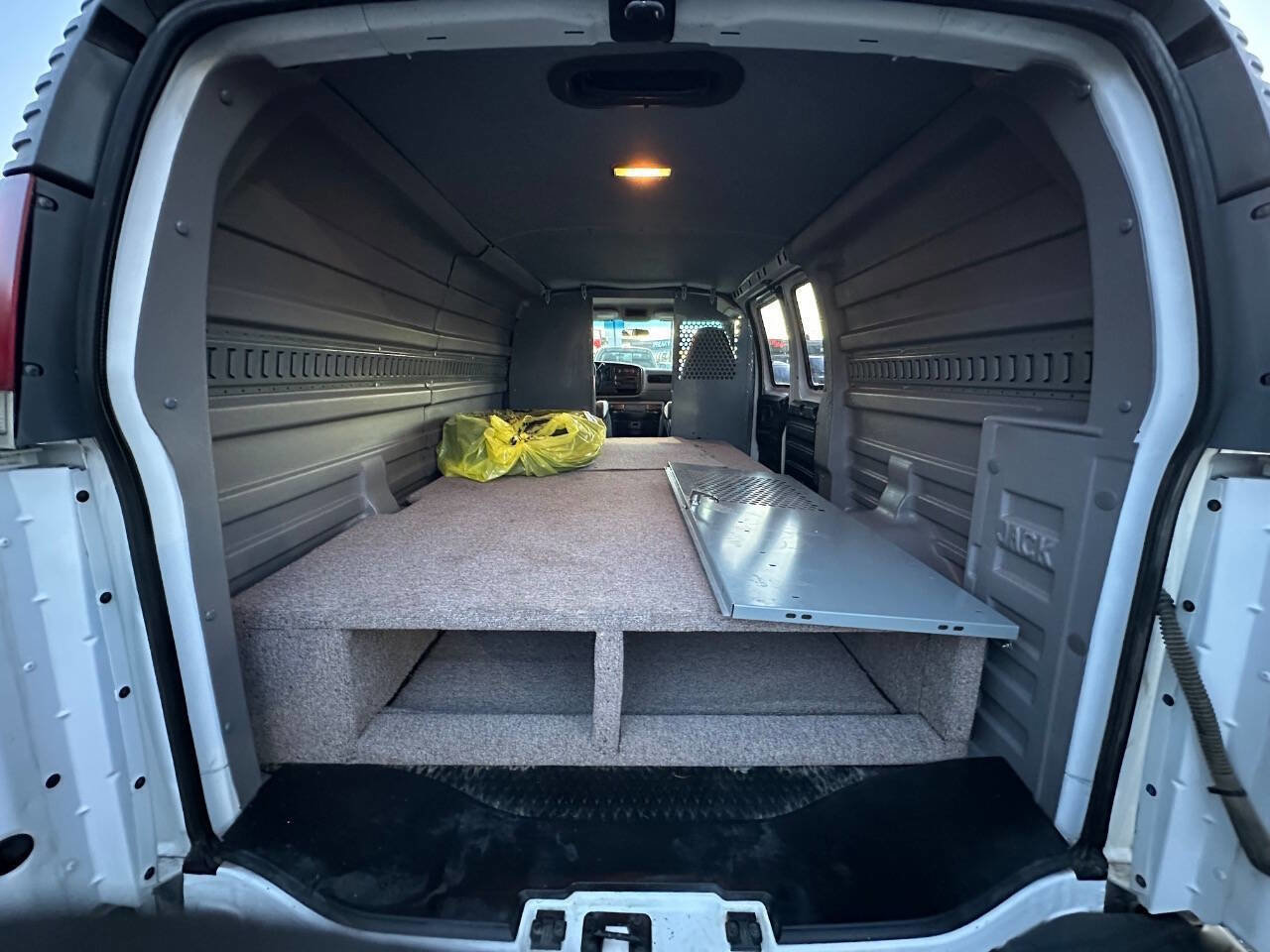 Used 2001 Chevrolet Express 1500 image 37