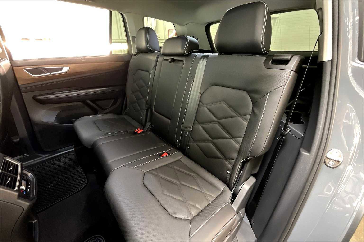 New 2025 Volkswagen Atlas SE image 12