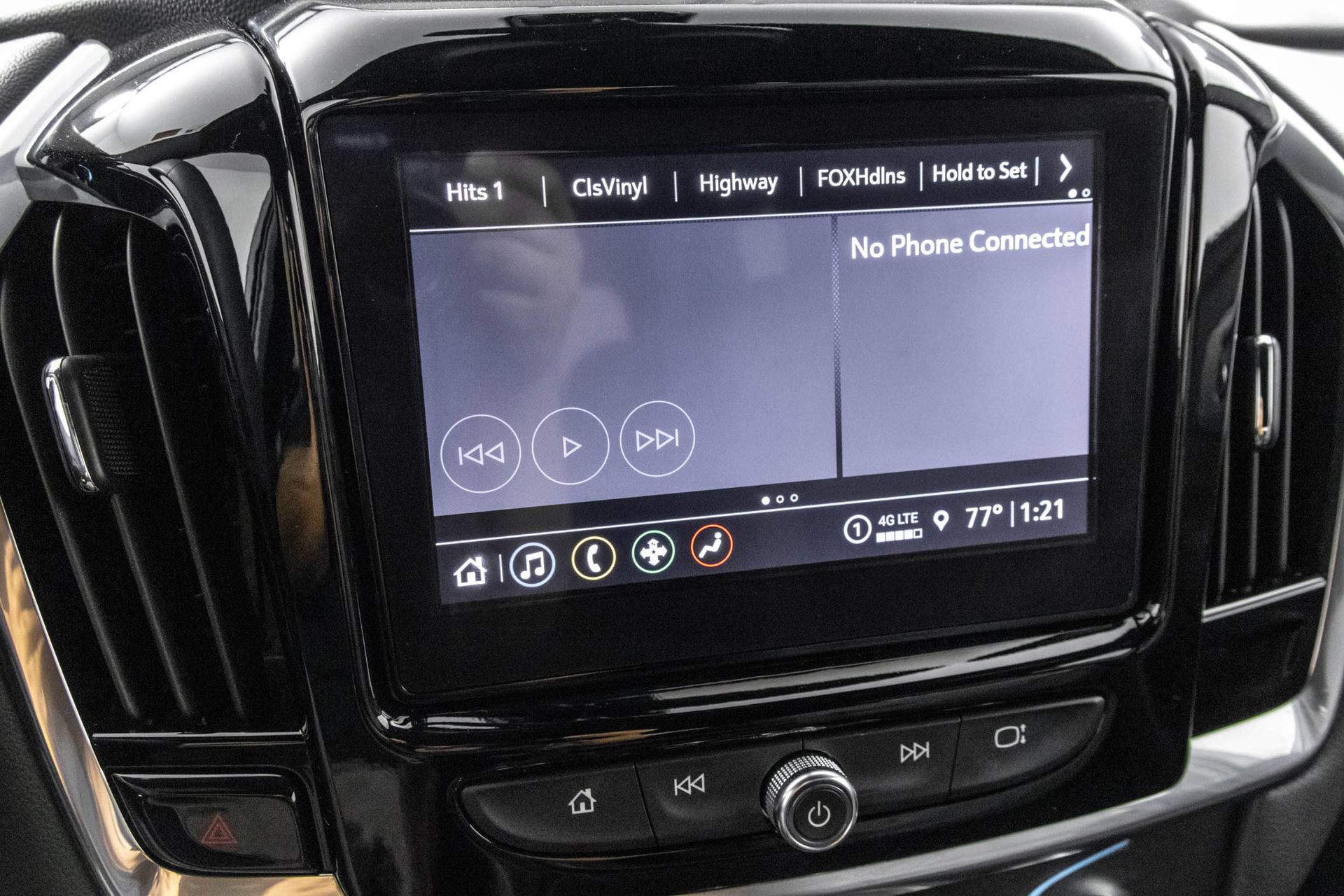 Used 2023 Chevrolet Traverse LT FWD image 28