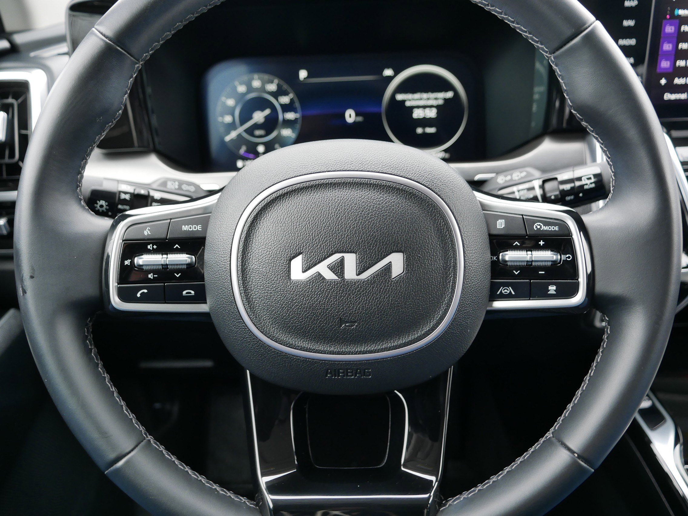 Certified 2023 Kia Sorento SX image 25