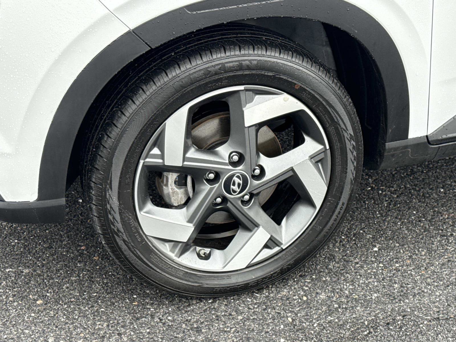 Used 2025 Hyundai Venue SEL image 29