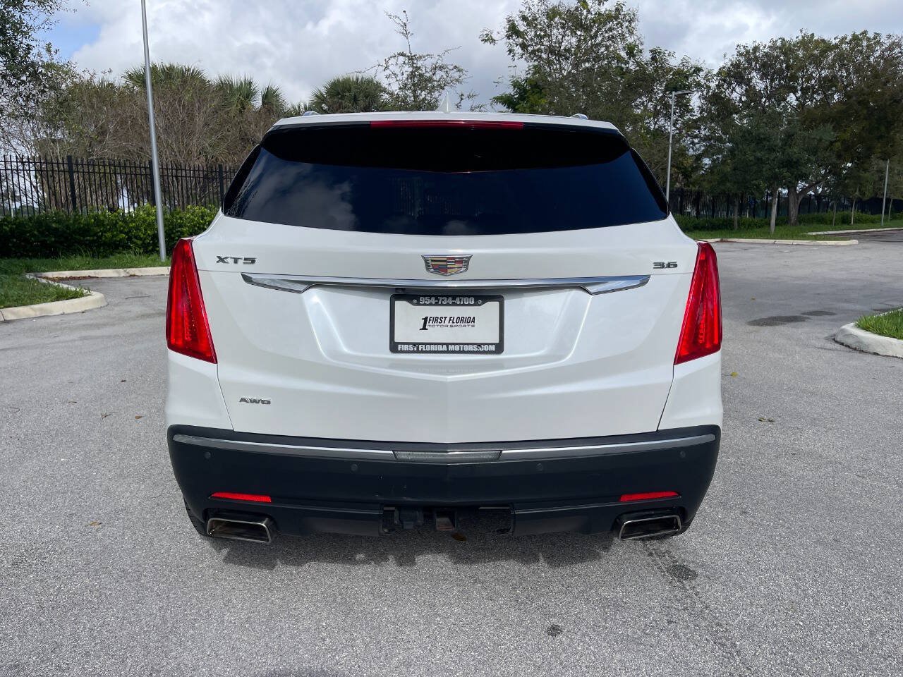 Used 2018 Cadillac XT5 Luxury w/ Driver Awareness Package AWD/4WD image 9