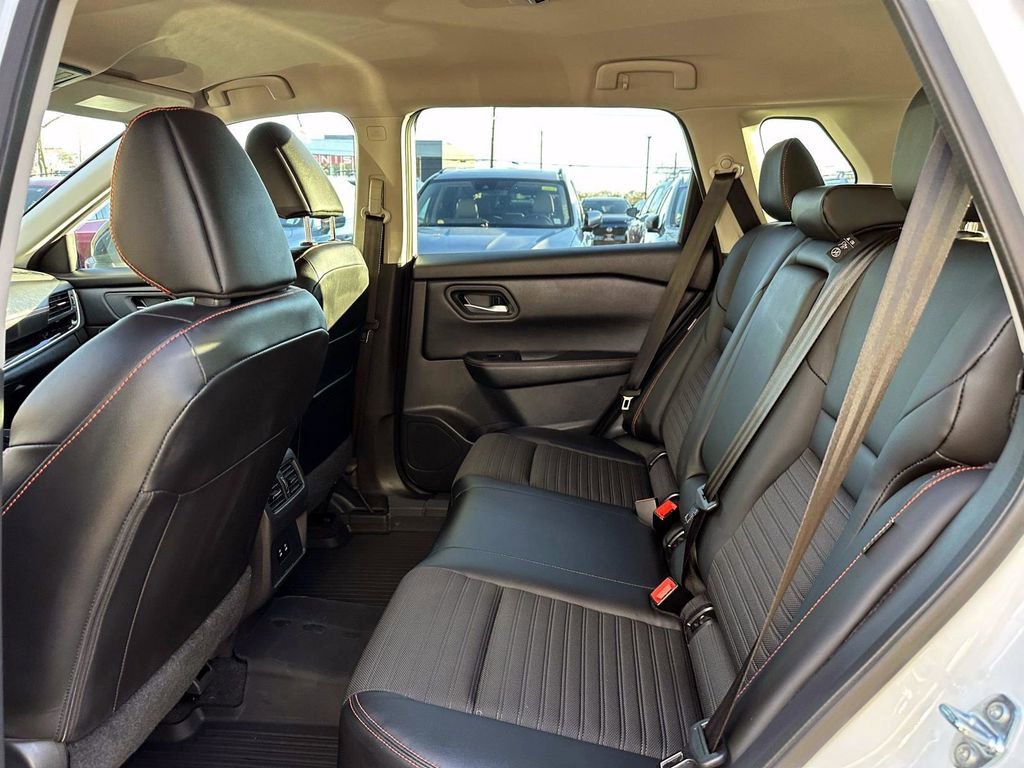Certified 2025 Nissan Rogue SV image 12
