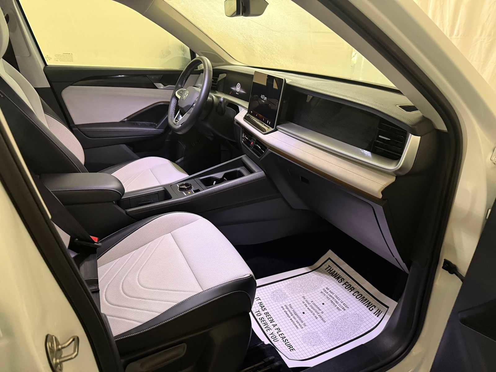 Certified 2025 Volkswagen Tiguan SE w/ Panoramic Sunroof Package image 28