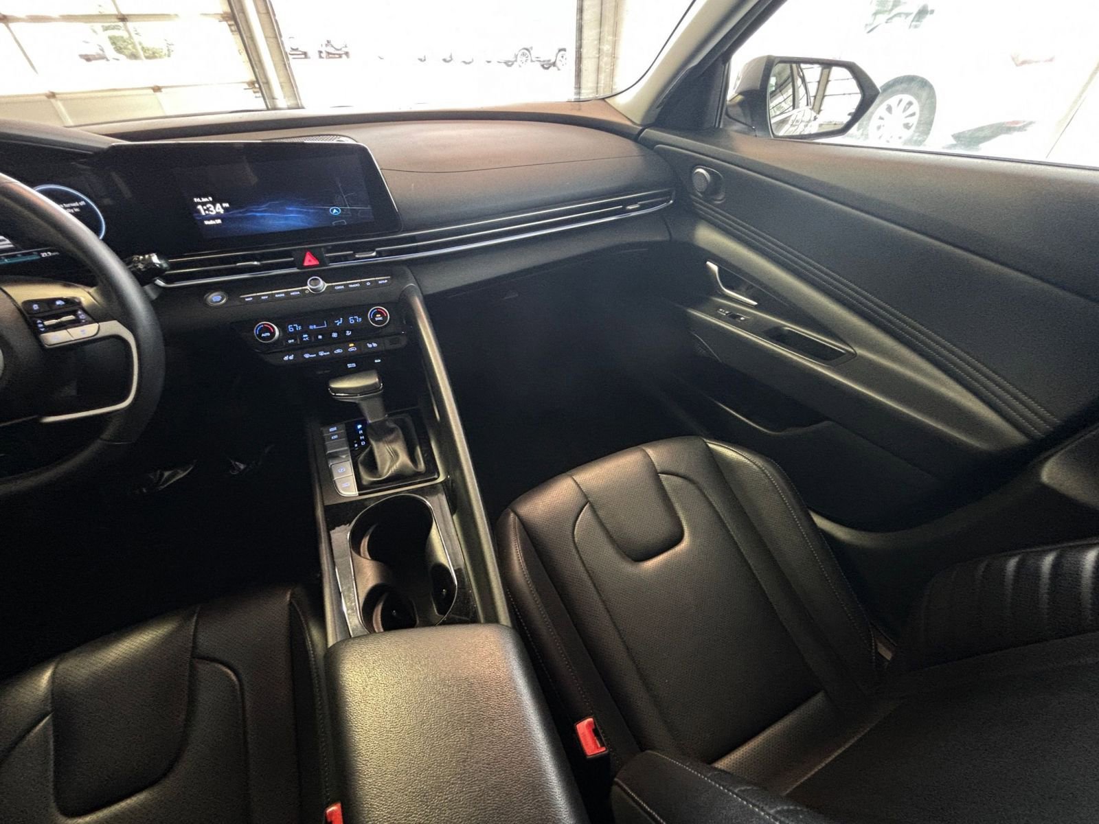 Used 2025 Hyundai Elantra Limited image 36