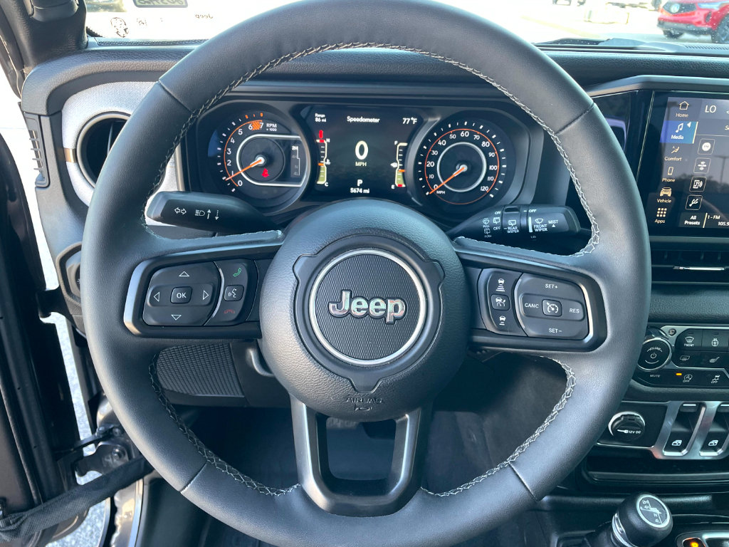 Used 2025 Jeep Wrangler Sport AWD/4WD image 12