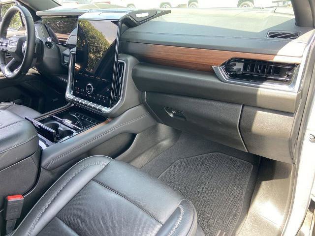 Used 2025 GMC Yukon XL Denali AWD/4WD image 24