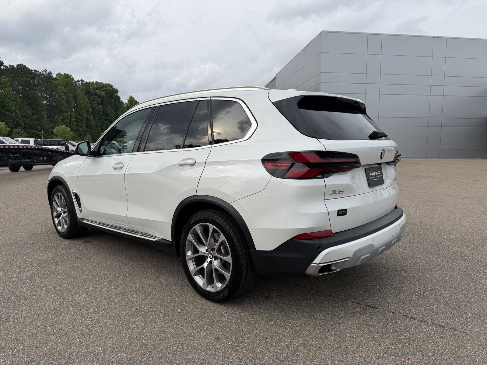 Used 2024 BMW X5 xDrive40i AWD/4WD image 4