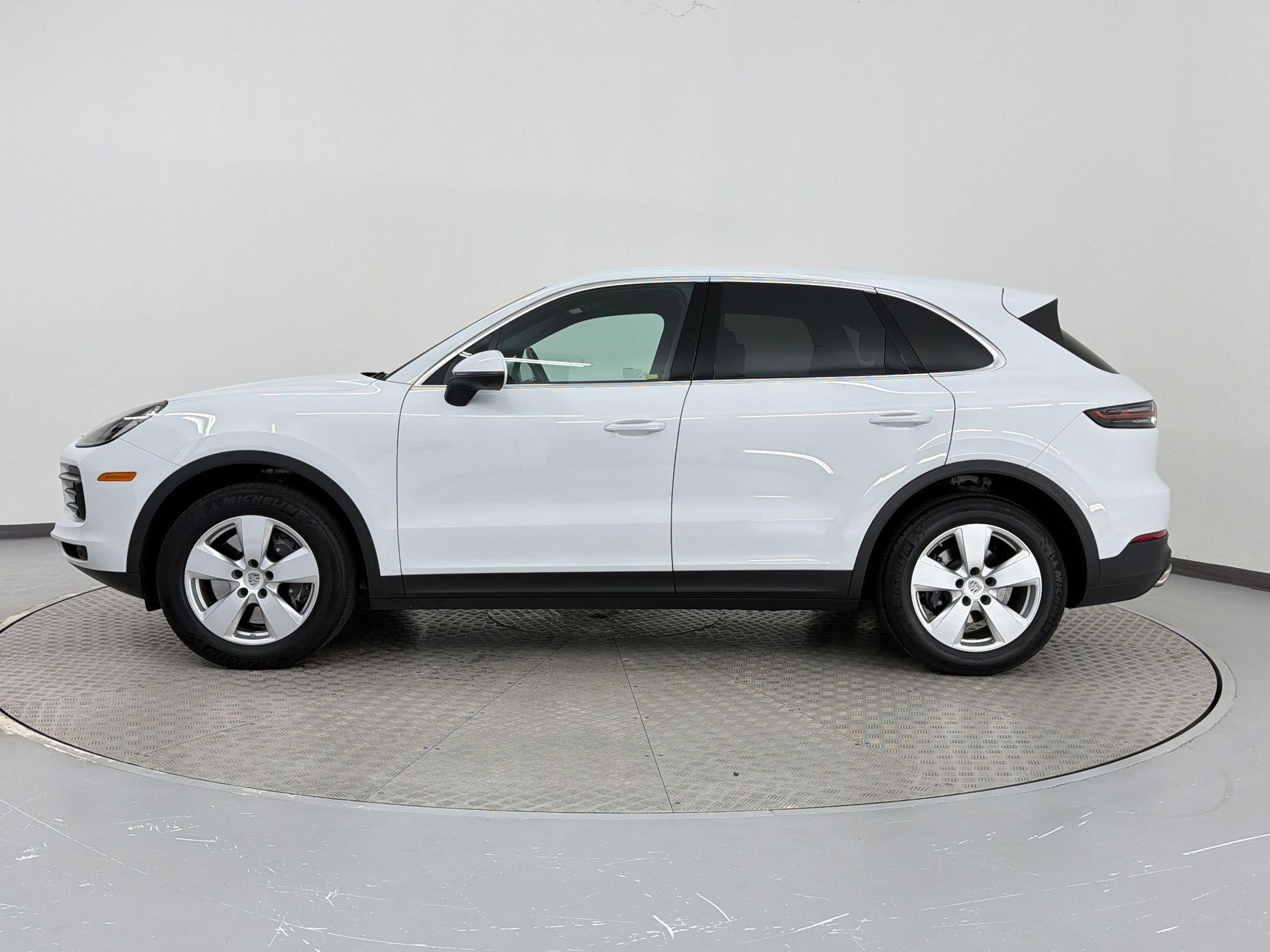 Certified 2022 Porsche Cayenne AWD/4WD image 2