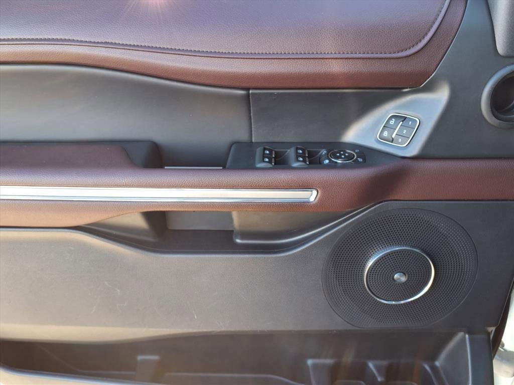 Used 2024 Ford Expedition Limited image 23