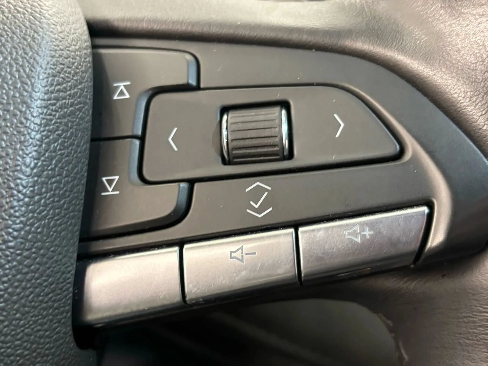 Used 2023 Cadillac XT4 Premium Luxury FWD image 46