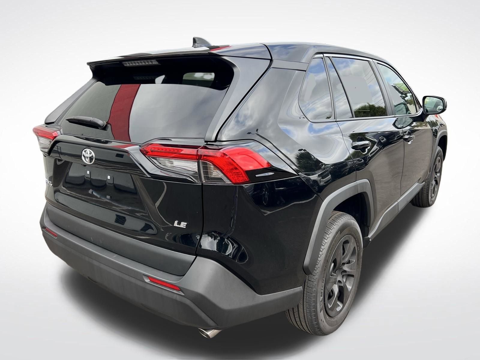 Used 2024 Toyota RAV4 LE image 8